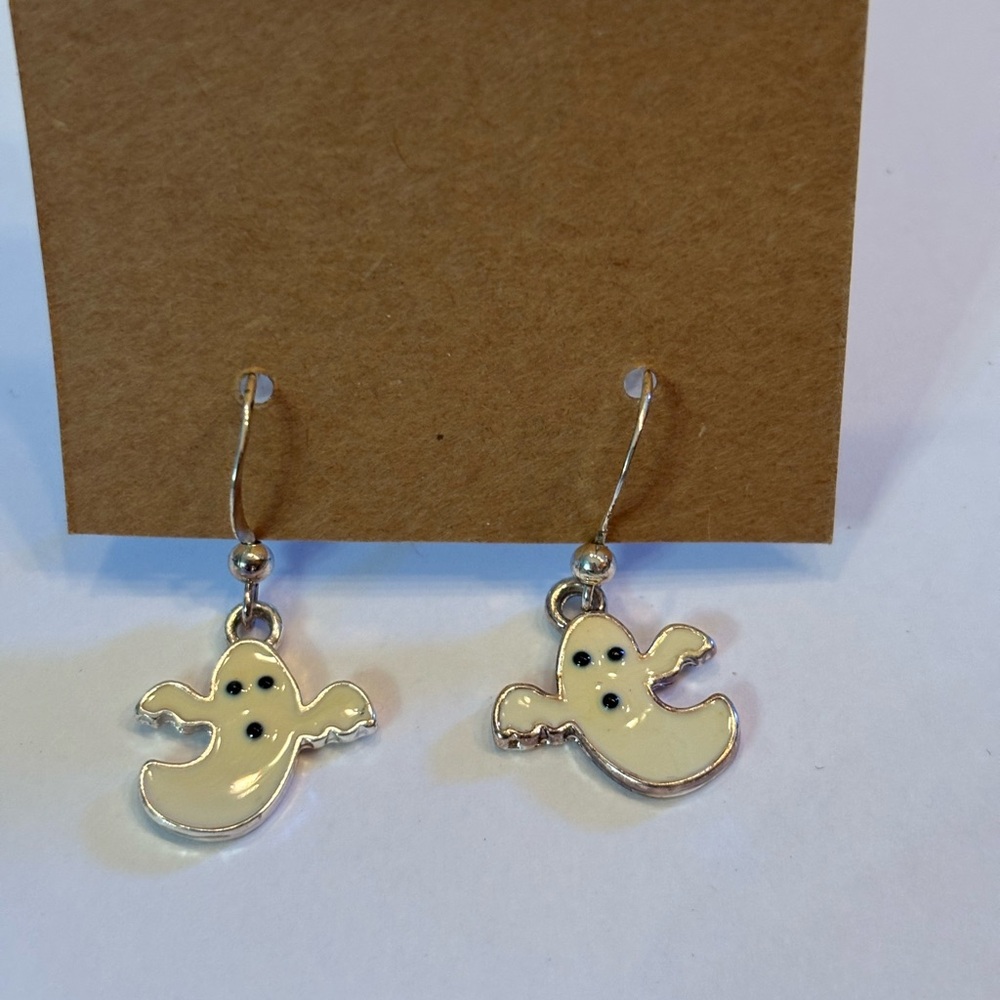 🎃halloween buy 1 get 1 50% off of dangle earrings so‎ fun you pick